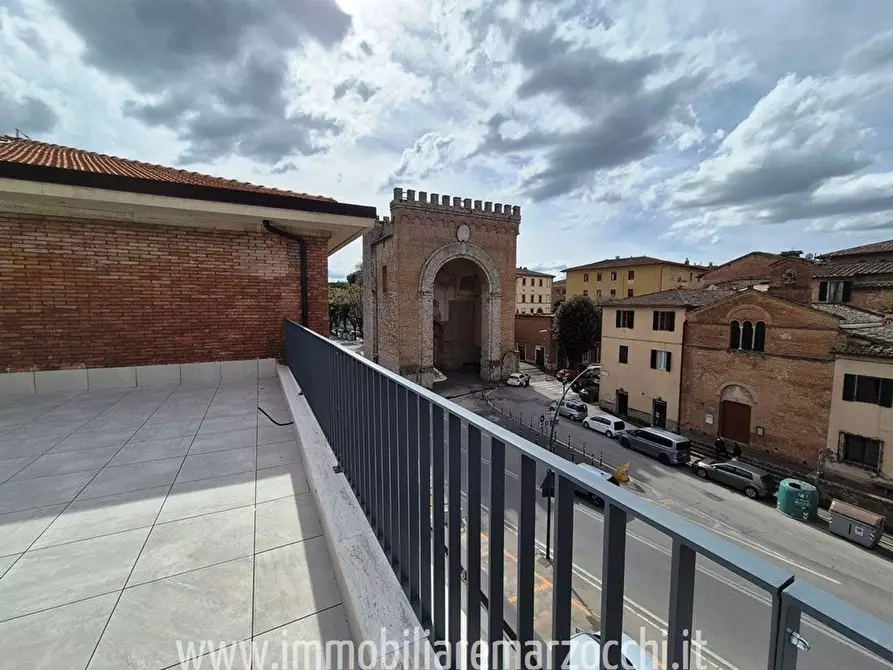 Immagine 3 di Appartamento in vendita  a Siena