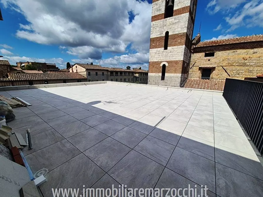 Immagine 18 di Appartamento in vendita  a Siena
