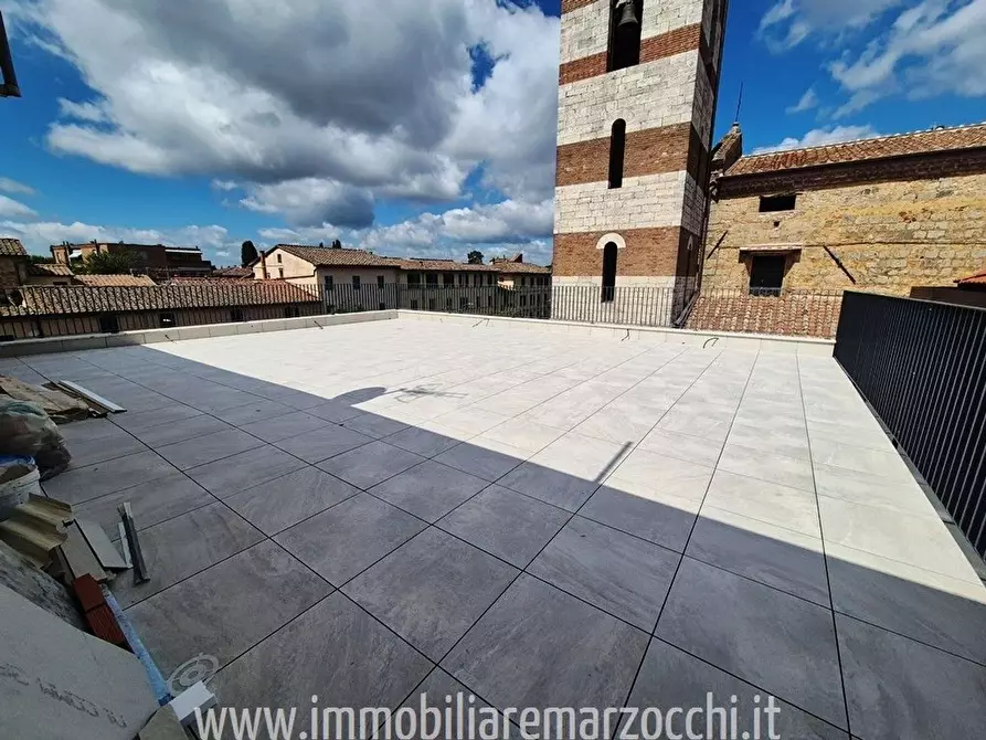 Immagine 17 di Appartamento in vendita  a Siena