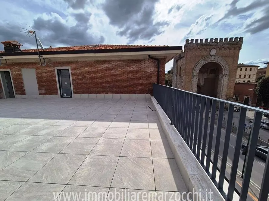 Immagine 4 di Appartamento in vendita  a Siena