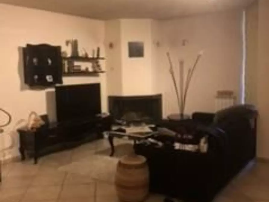 Immagine 4 di Villa in vendita  a Sinalunga