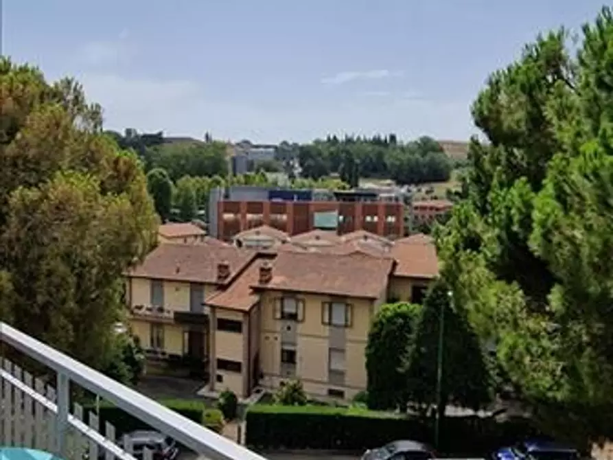 Immagine 5 di Appartamento in vendita  a Siena