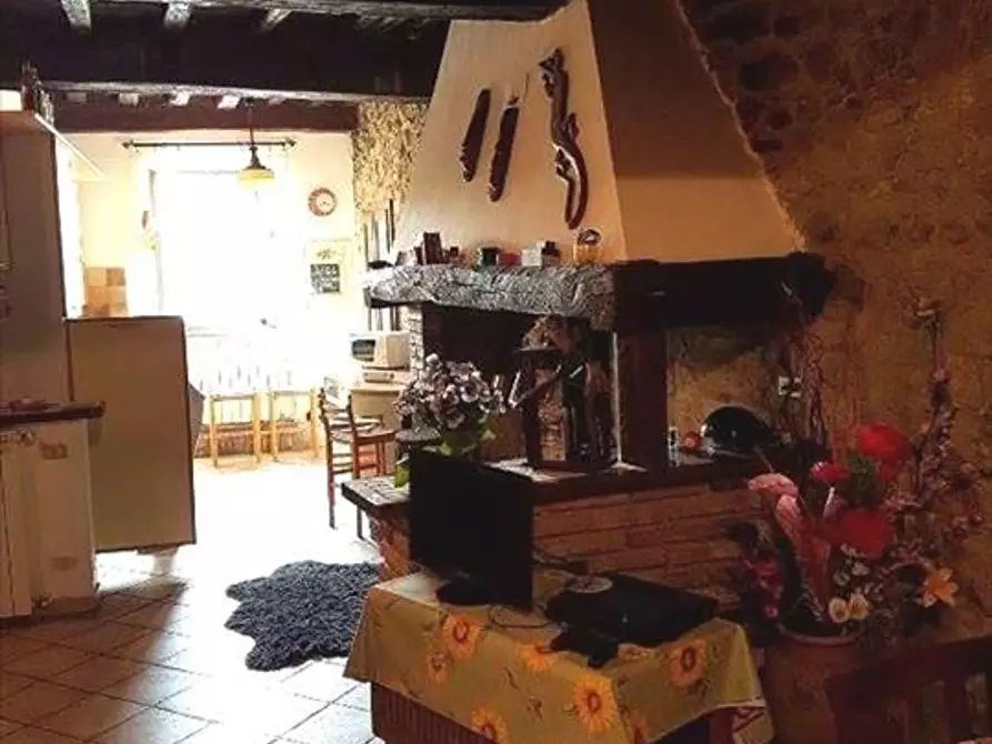 Immagine 1 di Appartamento in vendita  a Monticiano