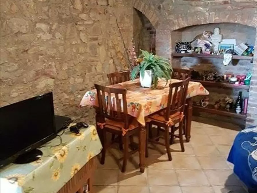 Immagine 3 di Appartamento in vendita  a Monticiano