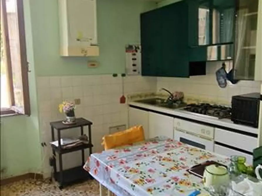 Immagine 4 di Appartamento in vendita  a Siena