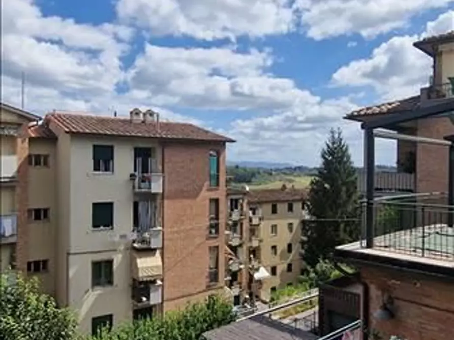 Immagine 22 di Appartamento in vendita  a Siena