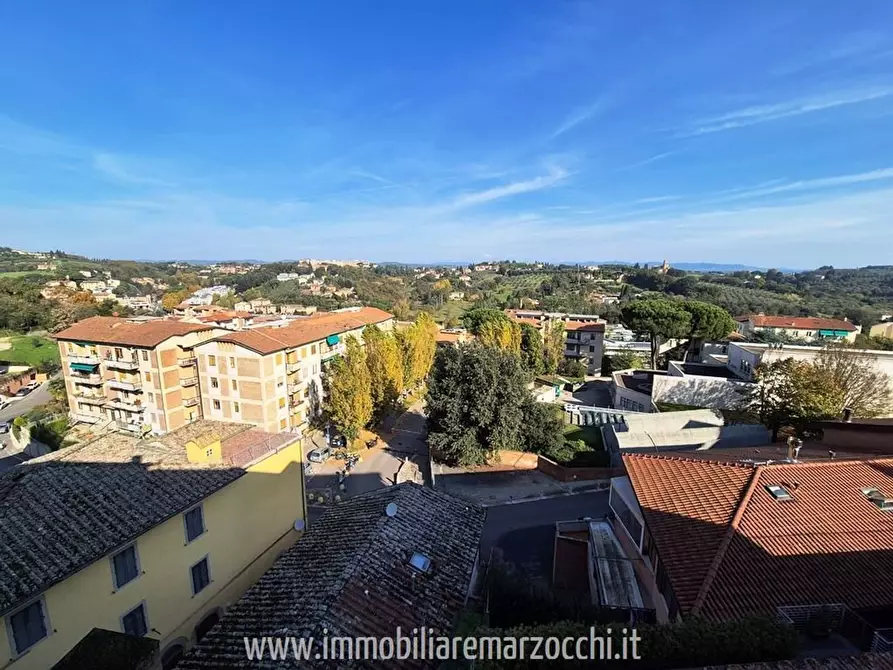 Immagine 12 di Appartamento in vendita  a Siena