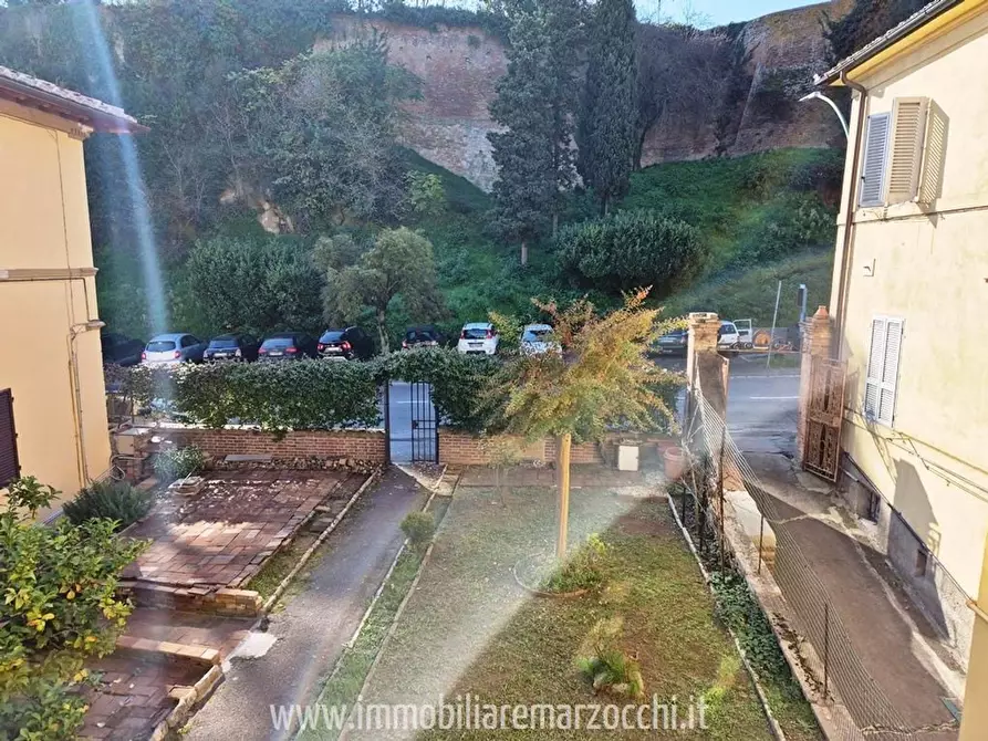 Immagine 2 di Appartamento in vendita  a Siena