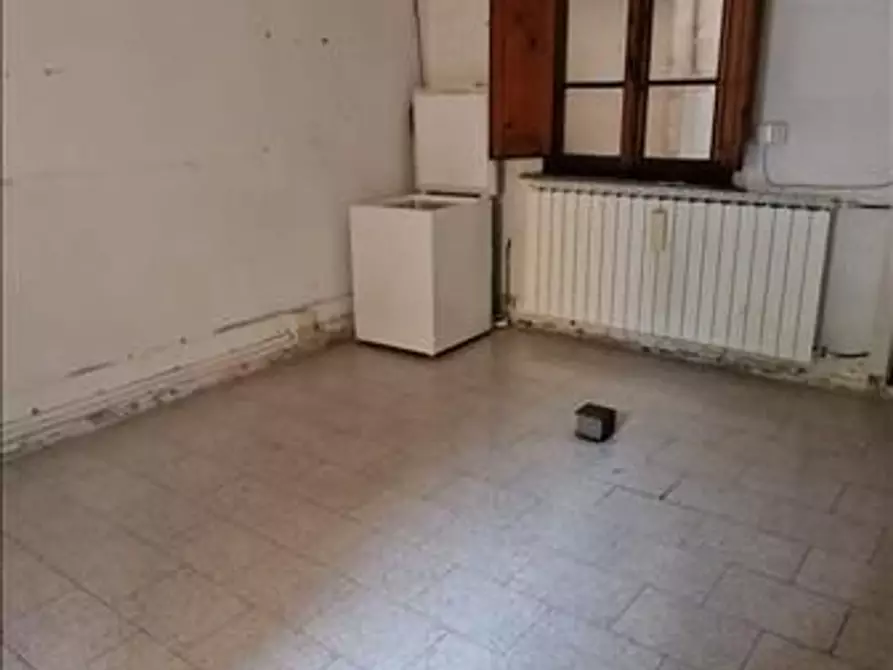 Immagine 9 di Locale commerciale in vendita  a Siena