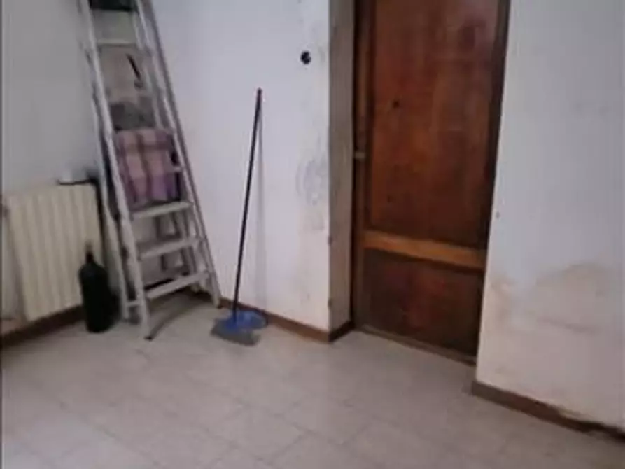 Immagine 5 di Locale commerciale in vendita  a Siena