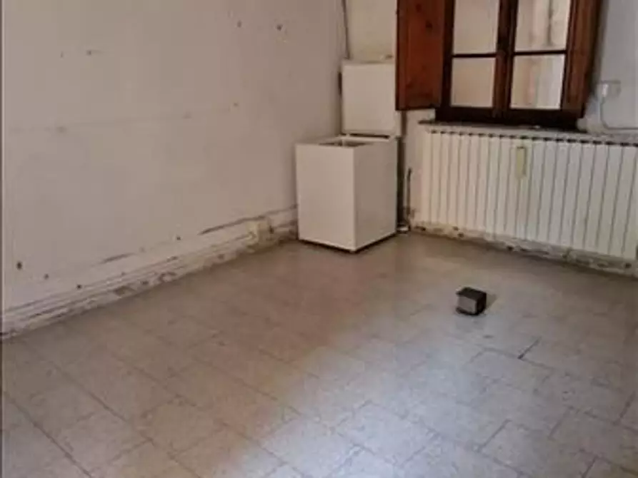 Immagine 14 di Locale commerciale in vendita  a Siena