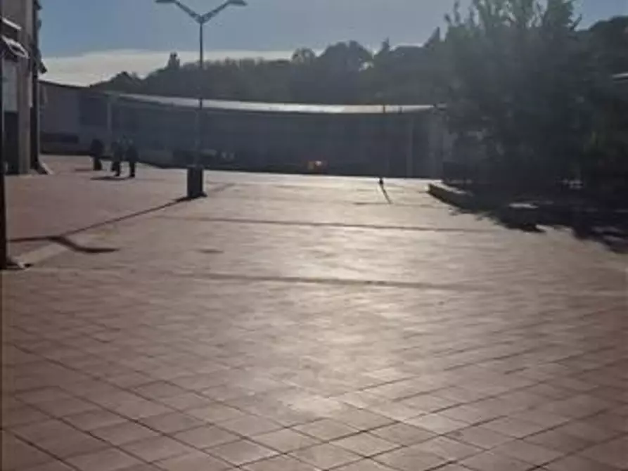 Immagine 1 di Locale commerciale in vendita  a Siena