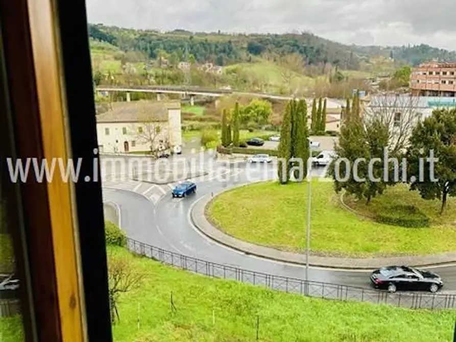 Immagine 21 di Appartamento in vendita  a Siena