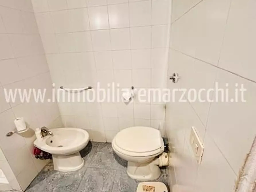 Immagine 10 di Appartamento in vendita  a Siena