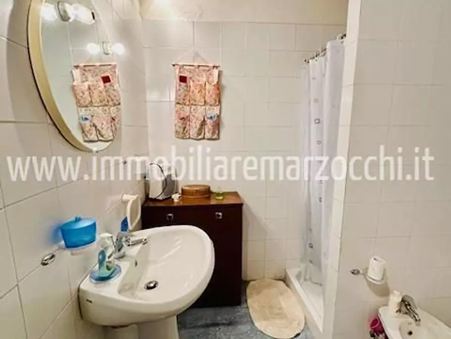 Immagine 11 di Appartamento in vendita  a Siena