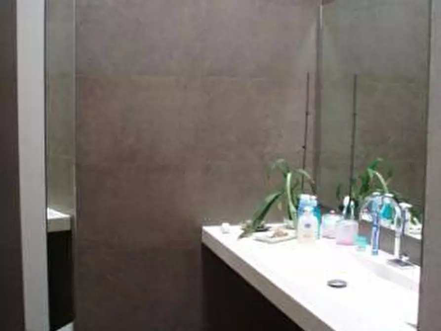 Immagine 7 di Appartamento in vendita  a Siena