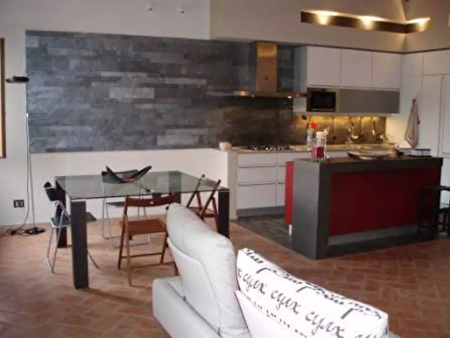 Immagine 5 di Appartamento in vendita  a Siena