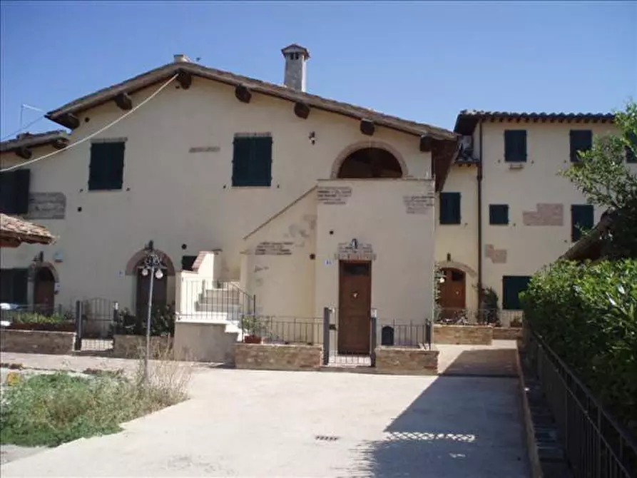 Immagine 4 di Appartamento in vendita  a Siena