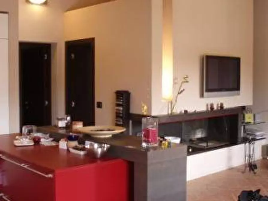 Immagine 10 di Appartamento in vendita  a Siena