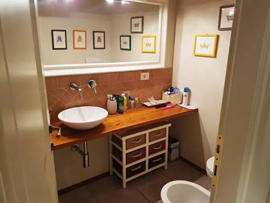 Immagine 11 di Appartamento in vendita  a Siena