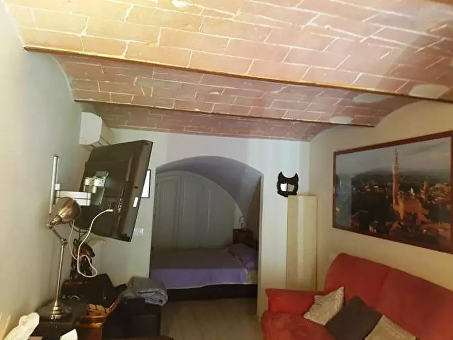 Immagine 17 di Appartamento in vendita  a Siena