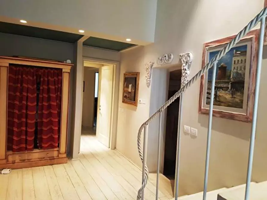 Immagine 9 di Appartamento in vendita  a Siena