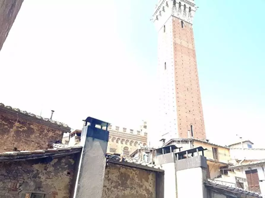 Immagine 5 di Appartamento in vendita  a Siena