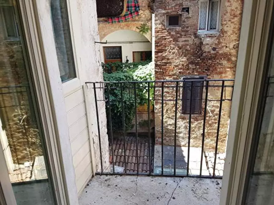 Immagine 20 di Appartamento in vendita  a Siena