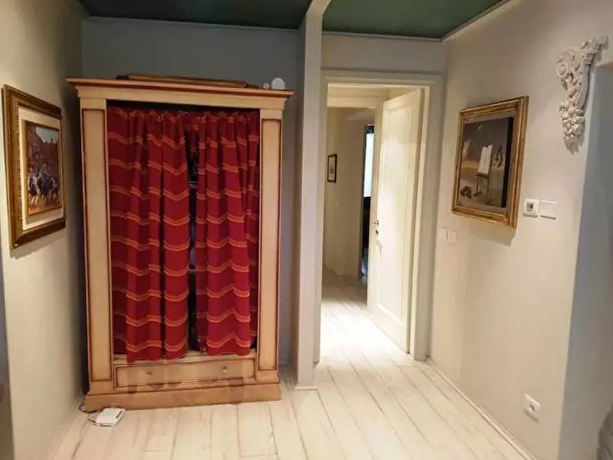 Immagine 4 di Appartamento in vendita  a Siena