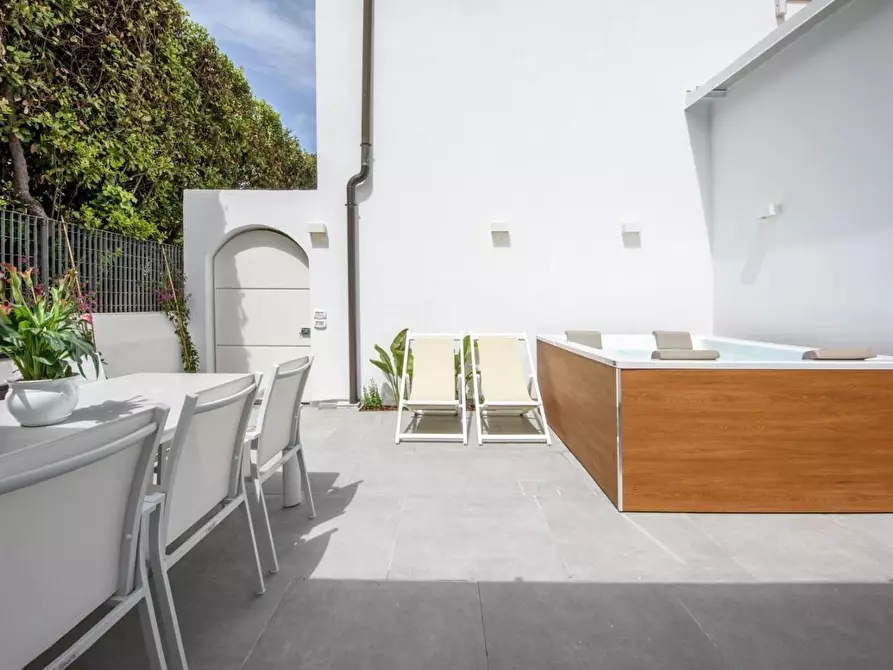 Immagine 31 di Appartamento in affitto  a Forte Dei Marmi