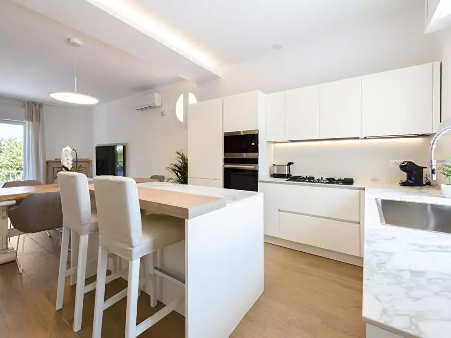 Immagine 5 di Appartamento in affitto  a Forte Dei Marmi