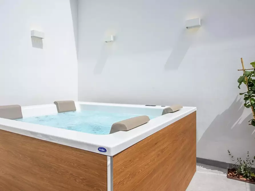 Immagine 32 di Appartamento in affitto  a Forte Dei Marmi