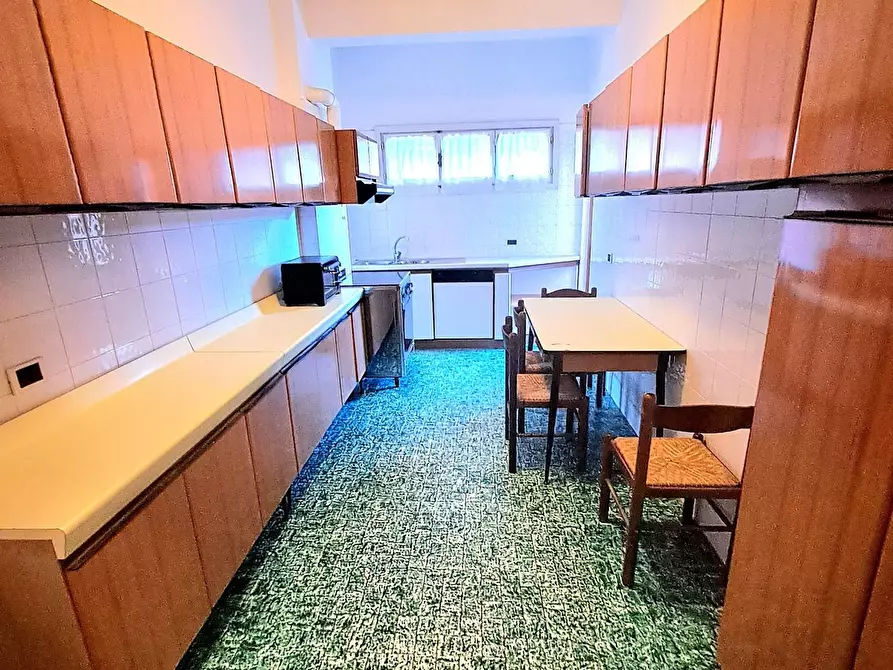 Immagine 15 di Appartamento in vendita  a Carrara