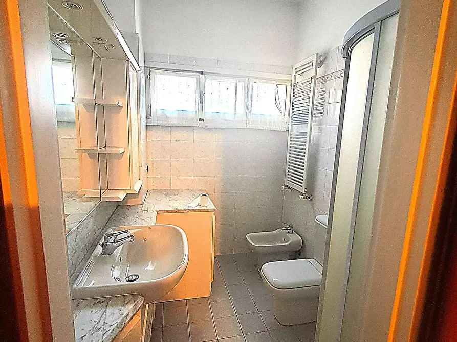 Immagine 4 di Appartamento in vendita  a Carrara