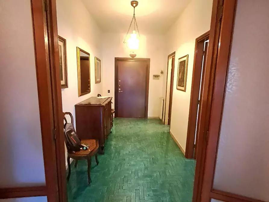 Immagine 11 di Appartamento in vendita  a Carrara