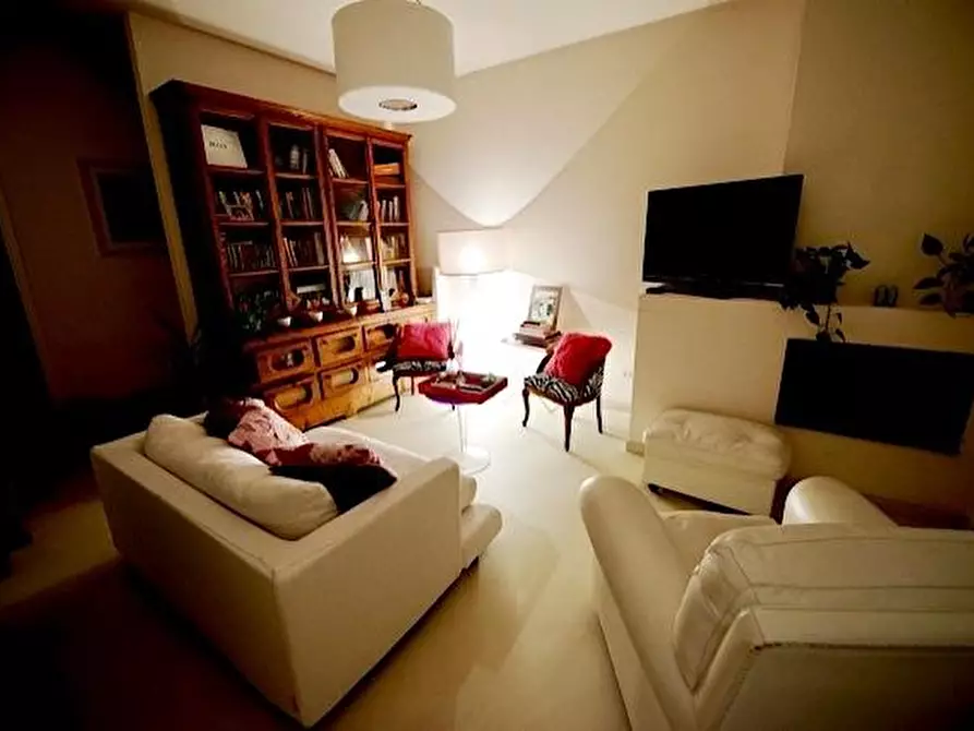 Immagine 2 di Casa bifamiliare in vendita  a Montignoso