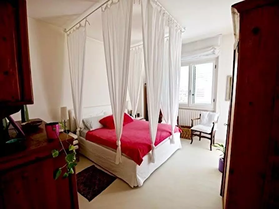 Immagine 10 di Casa bifamiliare in vendita  a Montignoso