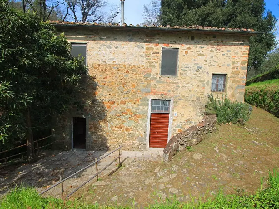 Immagine 22 di Casa colonica in vendita  a Lamporecchio