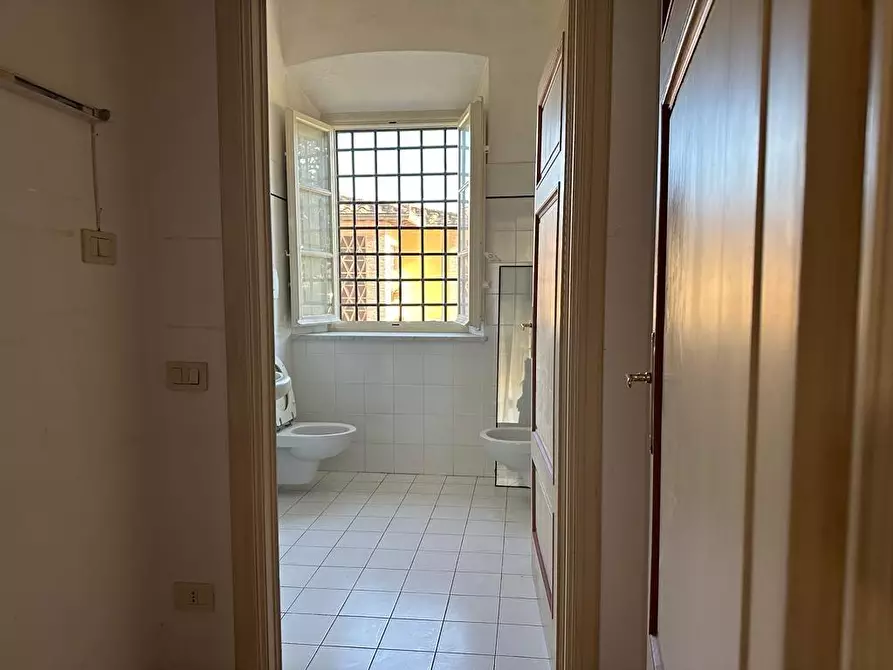 Immagine 3 di Locale commerciale in affitto  a Capannori