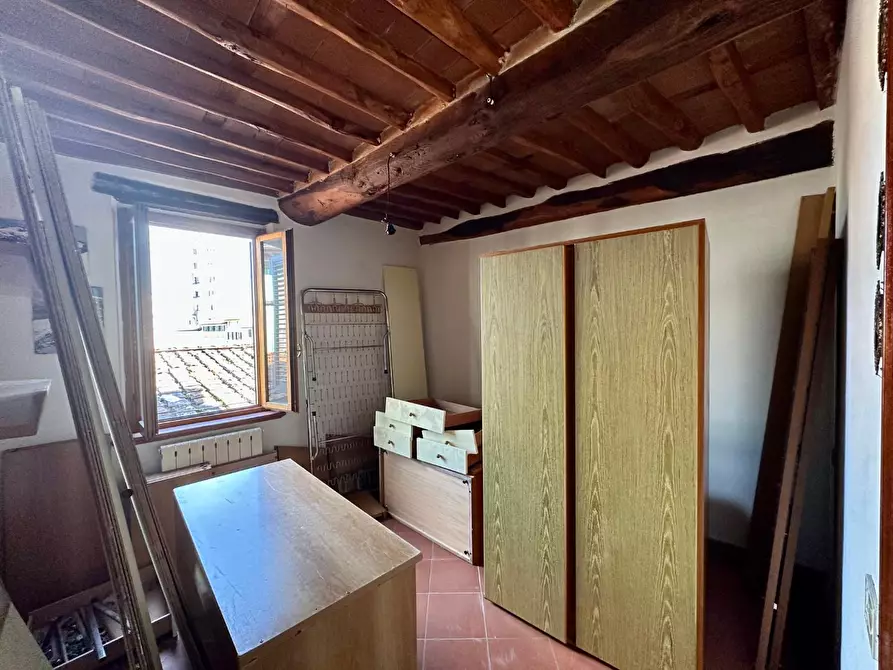 Immagine 19 di Appartamento in vendita  a Lucca
