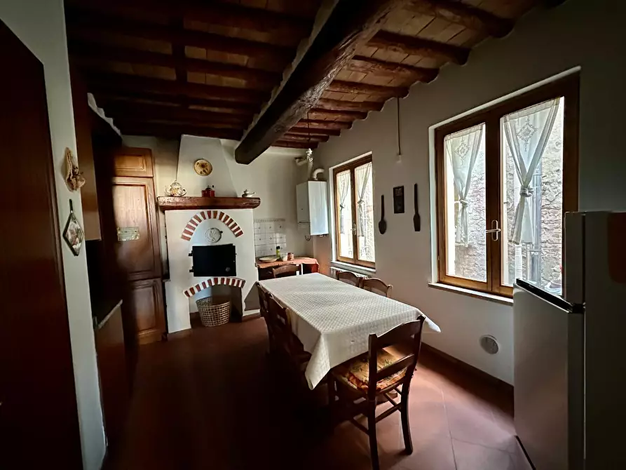 Immagine 7 di Appartamento in vendita  a Lucca