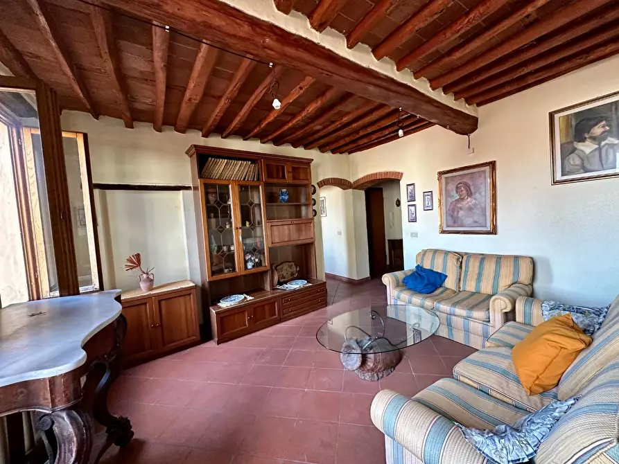 Immagine 3 di Appartamento in vendita  a Lucca