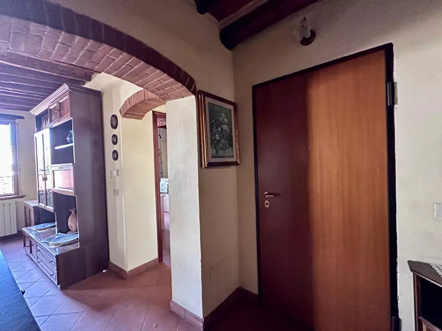 Immagine 10 di Appartamento in vendita  a Lucca