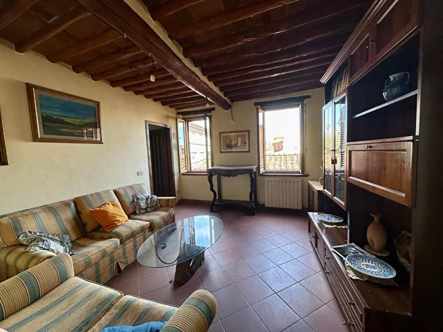 Immagine 2 di Appartamento in vendita  a Lucca