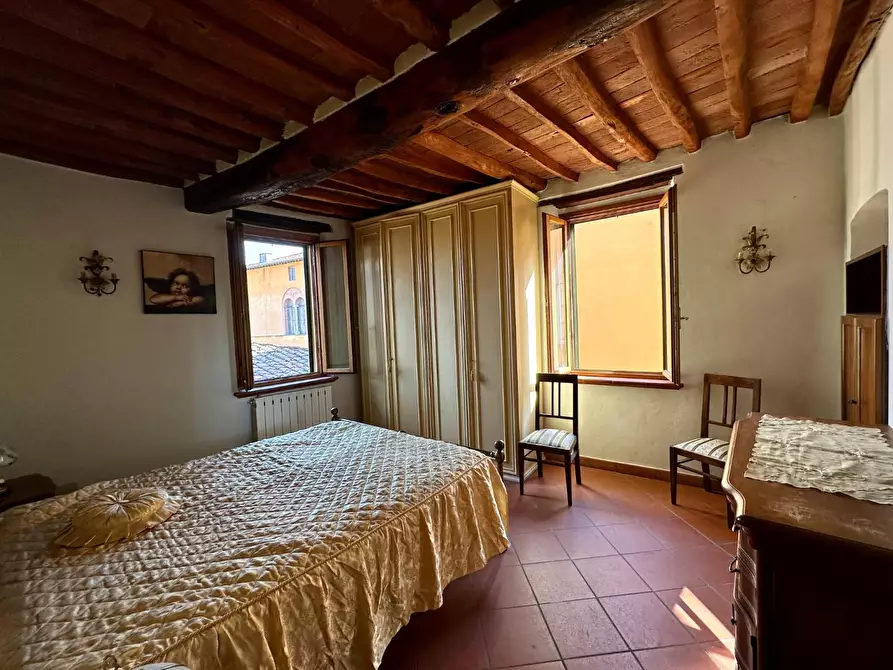 Immagine 13 di Appartamento in vendita  a Lucca