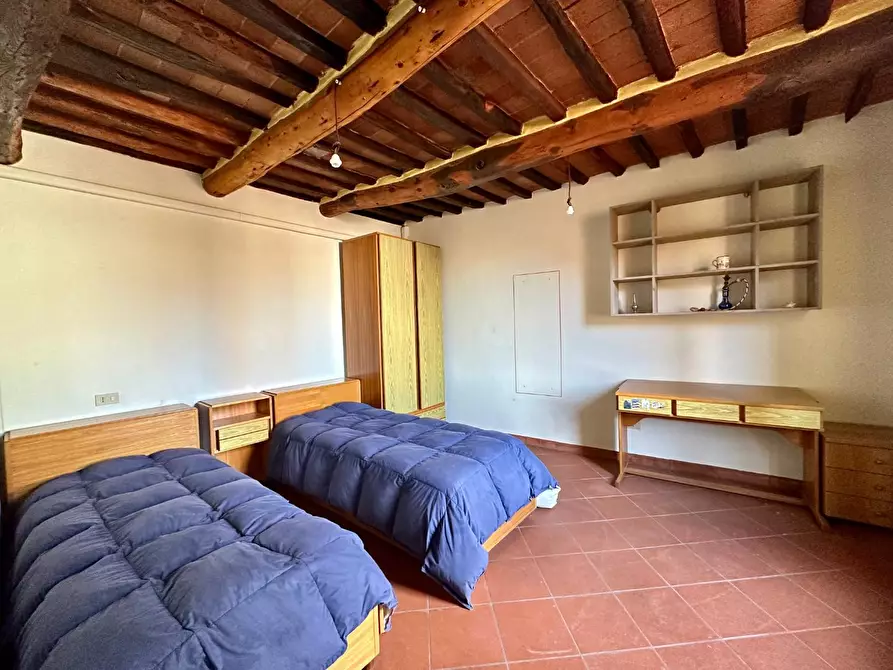 Immagine 17 di Appartamento in vendita  a Lucca