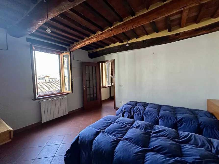 Immagine 16 di Appartamento in vendita  a Lucca