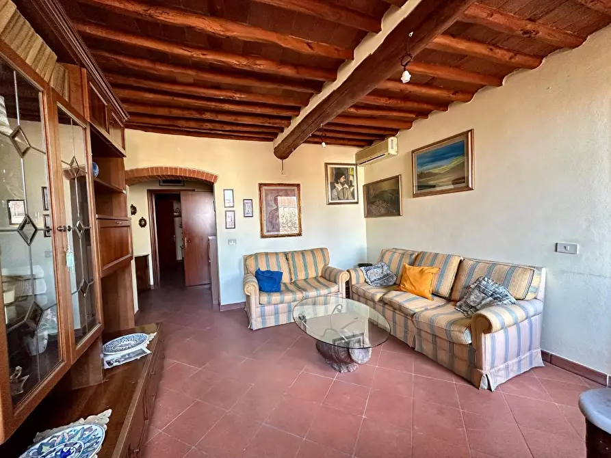 Immagine 4 di Appartamento in vendita  a Lucca