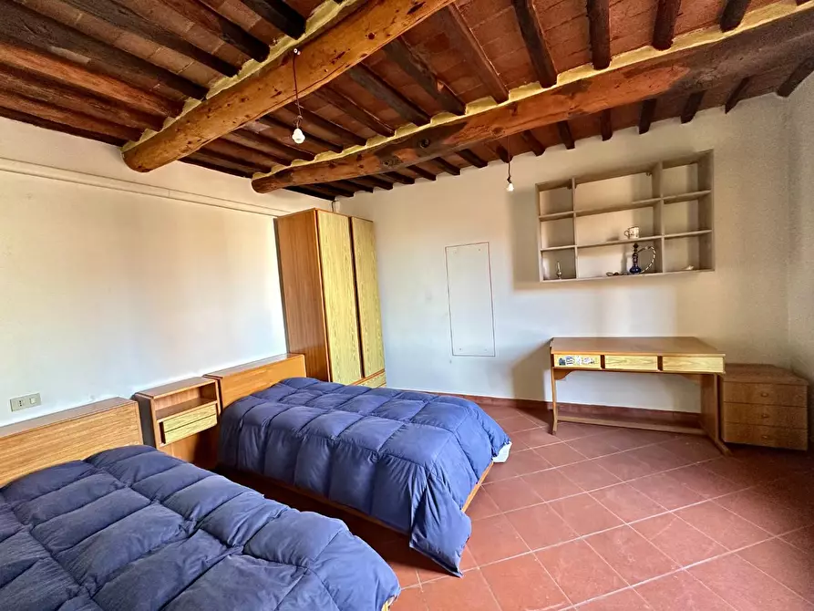 Immagine 15 di Appartamento in vendita  a Lucca