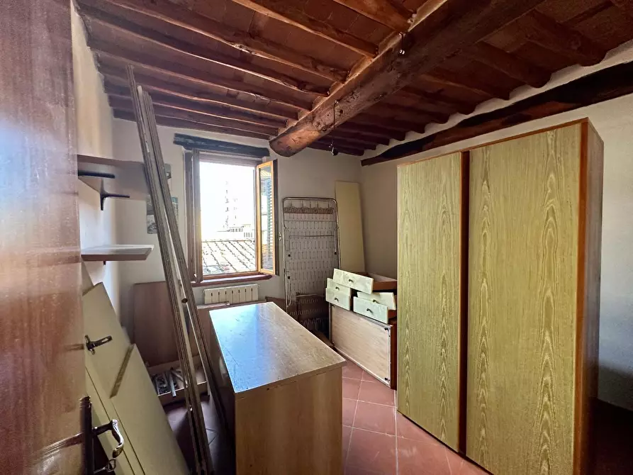 Immagine 21 di Appartamento in vendita  a Lucca